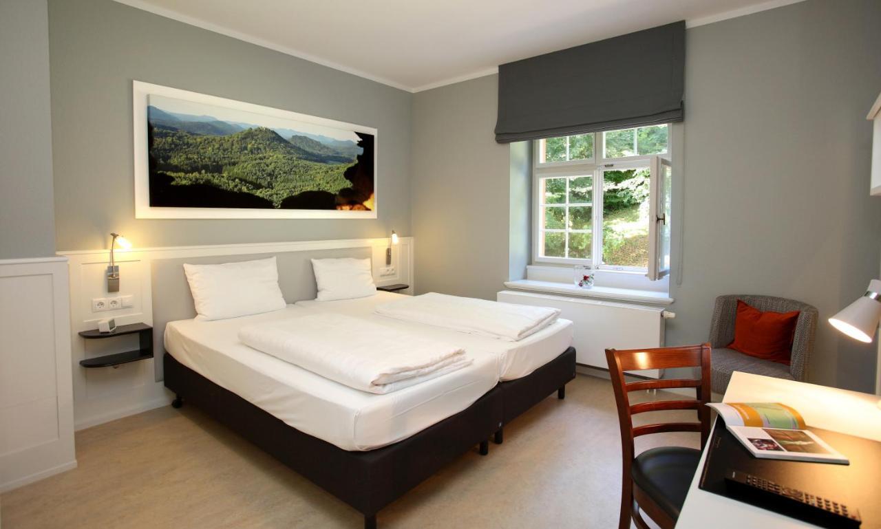 Jugendstilhotel Trifels 안에일러 앰 트리펠스 외부 사진