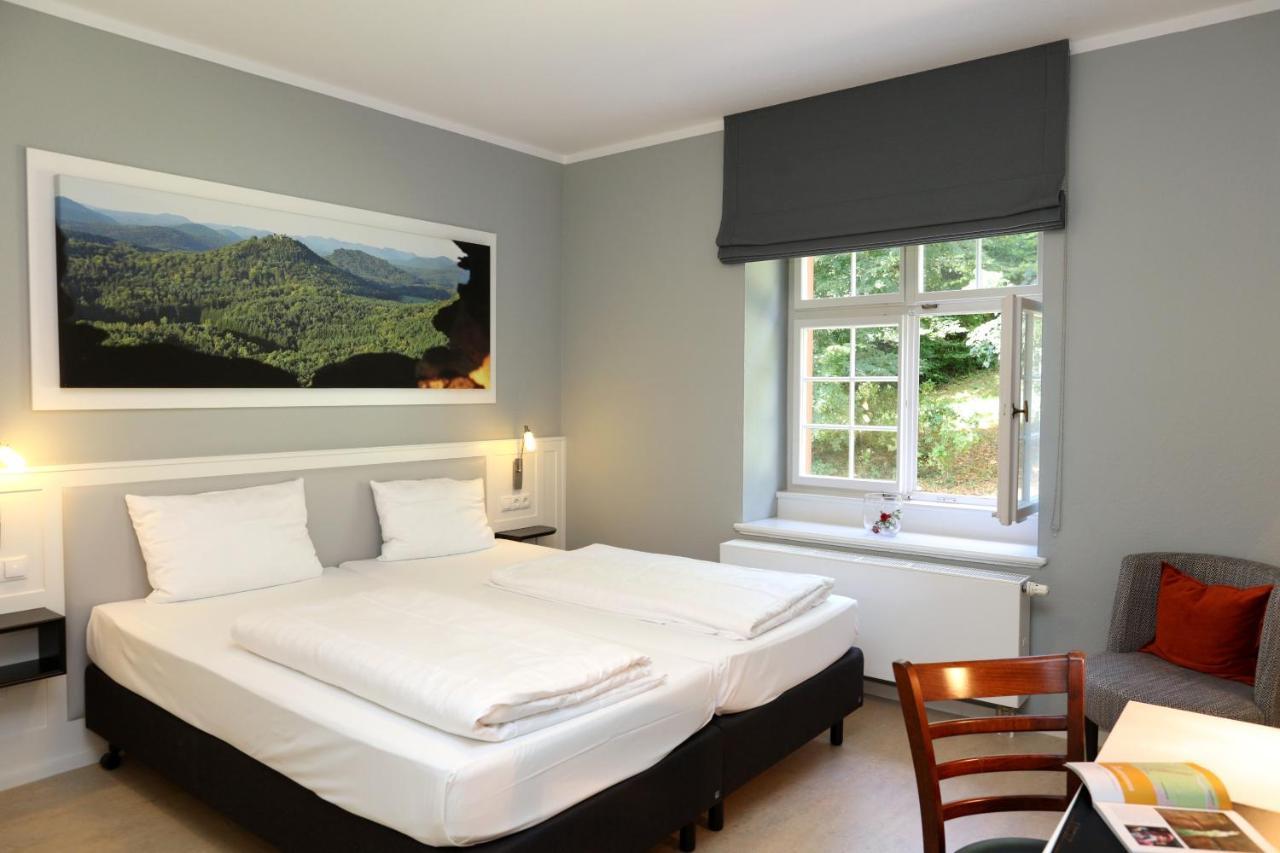 Jugendstilhotel Trifels 안에일러 앰 트리펠스 외부 사진