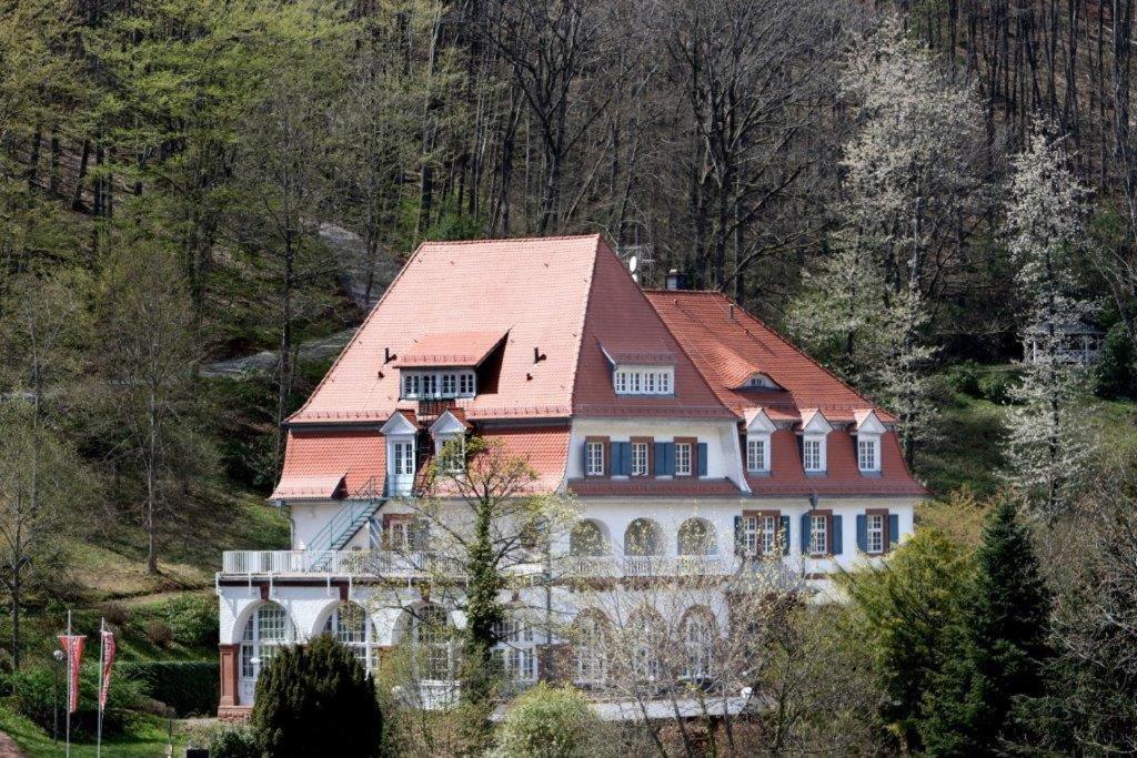 Jugendstilhotel Trifels 안에일러 앰 트리펠스 외부 사진