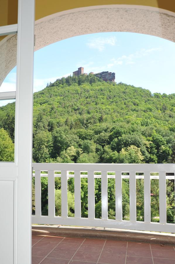 Jugendstilhotel Trifels 안에일러 앰 트리펠스 외부 사진