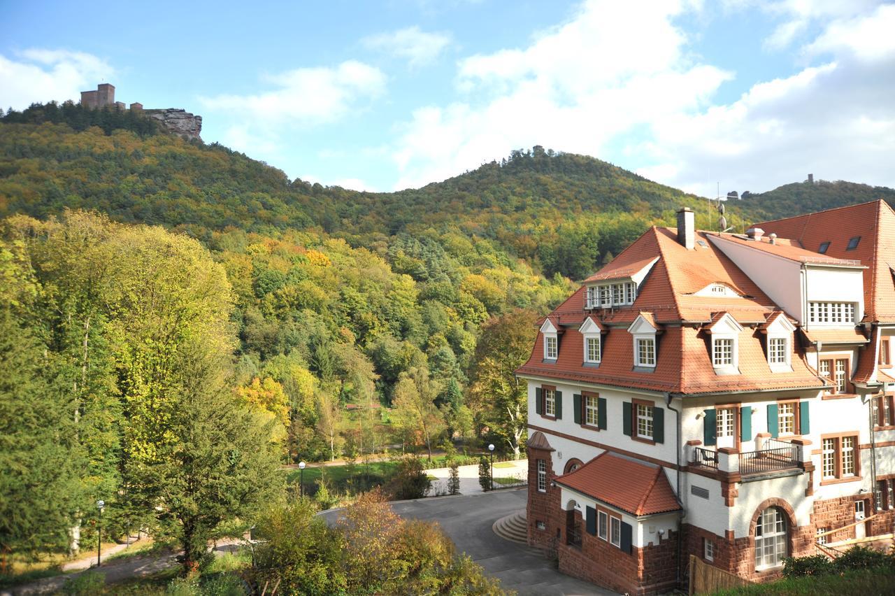 Jugendstilhotel Trifels 안에일러 앰 트리펠스 외부 사진