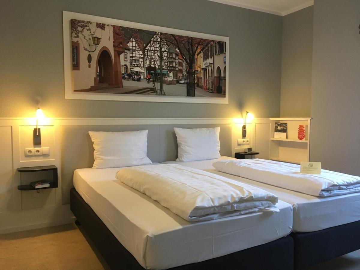 Jugendstilhotel Trifels 안에일러 앰 트리펠스 외부 사진